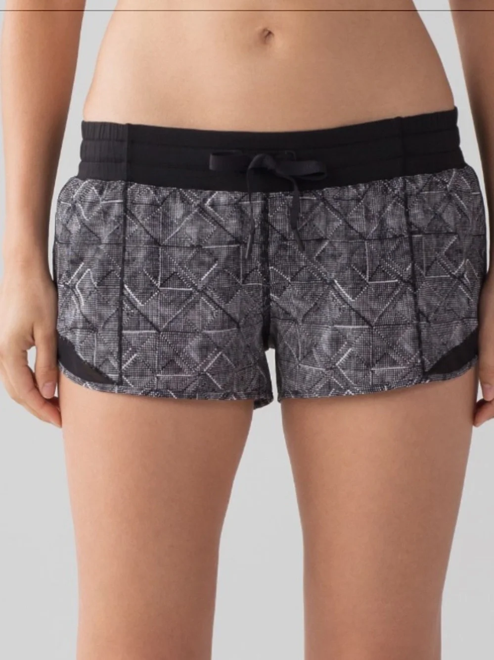 Lululemon hotty hot shorts size 6 2.5” inseam running track beach summer